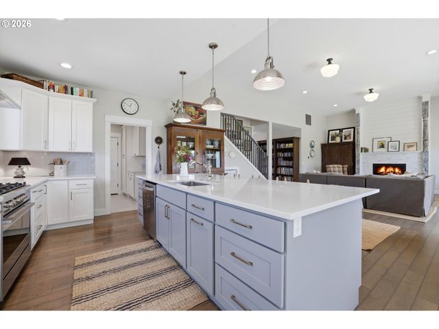 19065 Ne BEAVER Ln, Aurora, OR 97002