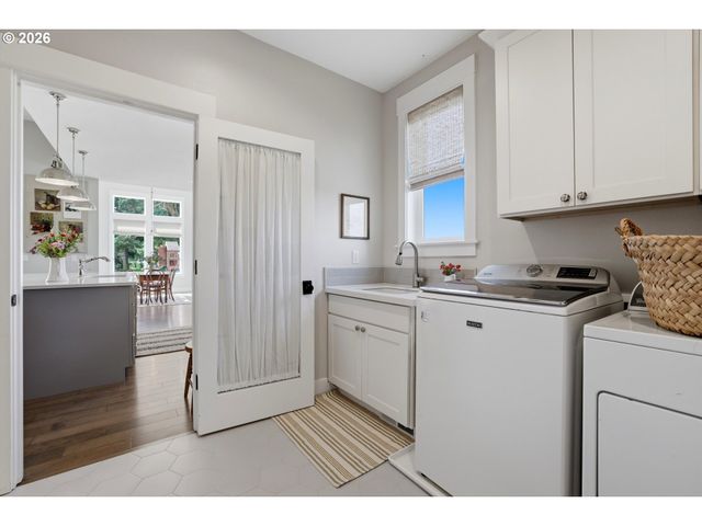 19065 Ne BEAVER Ln, Aurora, OR 97002