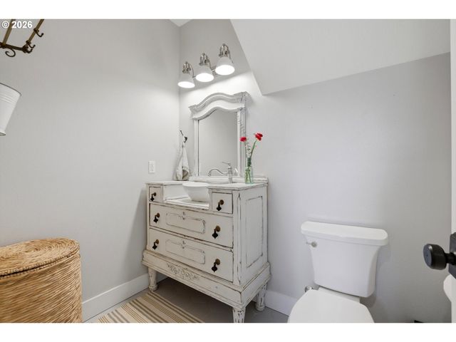 19065 Ne BEAVER Ln, Aurora, OR 97002