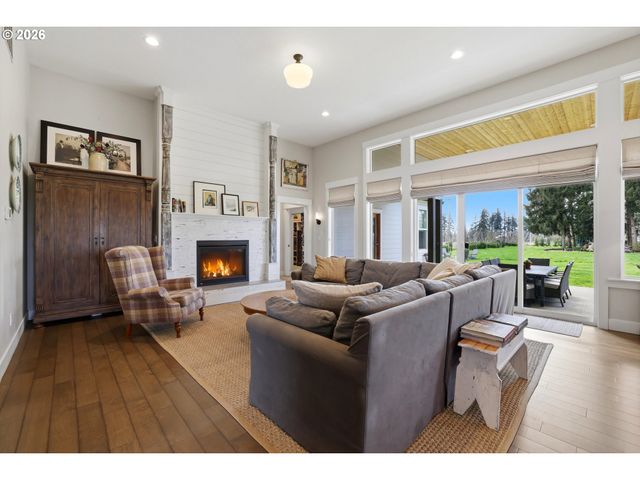19065 Ne BEAVER Ln, Aurora, OR 97002