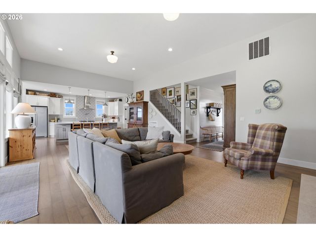 19065 Ne BEAVER Ln, Aurora, OR 97002