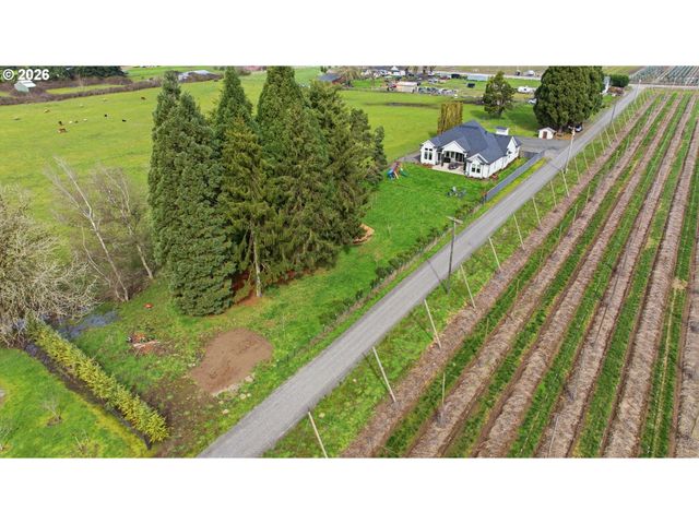 19065 Ne BEAVER Ln, Aurora, OR 97002