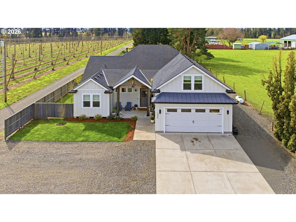 19065 Ne BEAVER Ln, Aurora, OR 97002