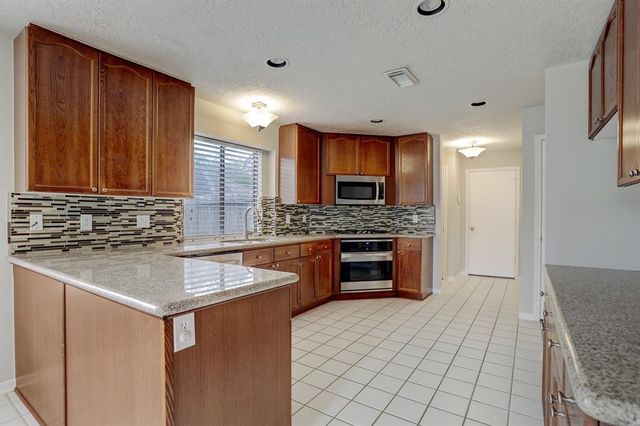 3126 Pebble Bay Drive, League City, TX 77573