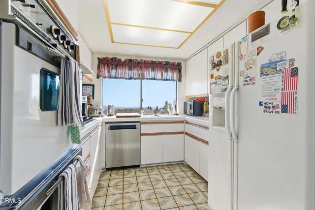 3825 Skycrest Drive, Pasadena, CA 91107