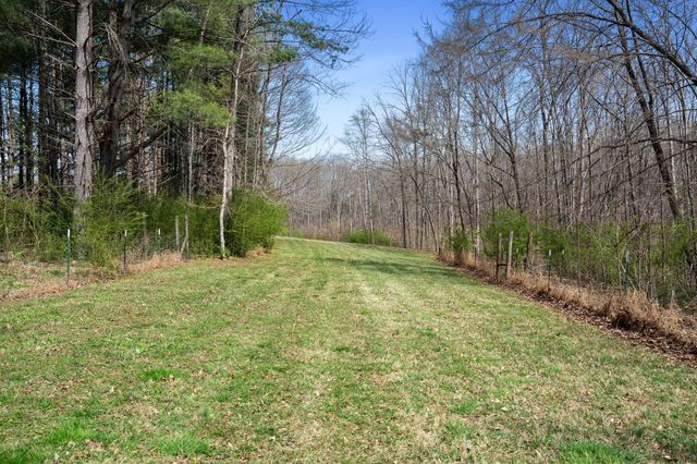 381 Studer Rd, Manchester, TN 37355