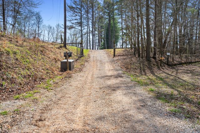 381 Studer Rd, Manchester, TN 37355