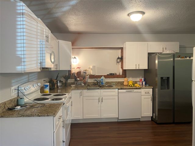 1205 E Henderson Street, Cleburne, TX 76031