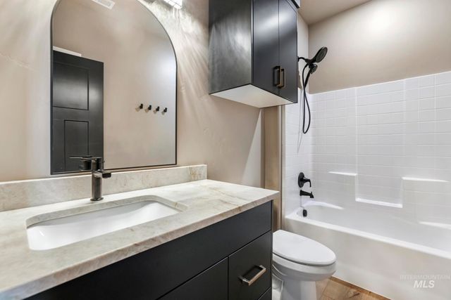 1580 Mary Alice Lake Way, Twin Falls, ID 83301