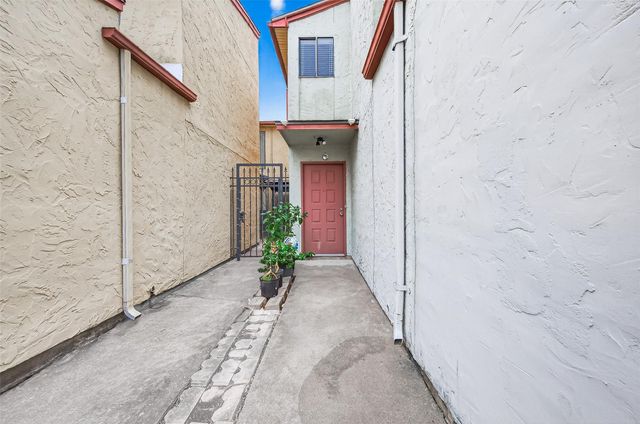 11311 Harwin Drive 10, Houston, TX 77072