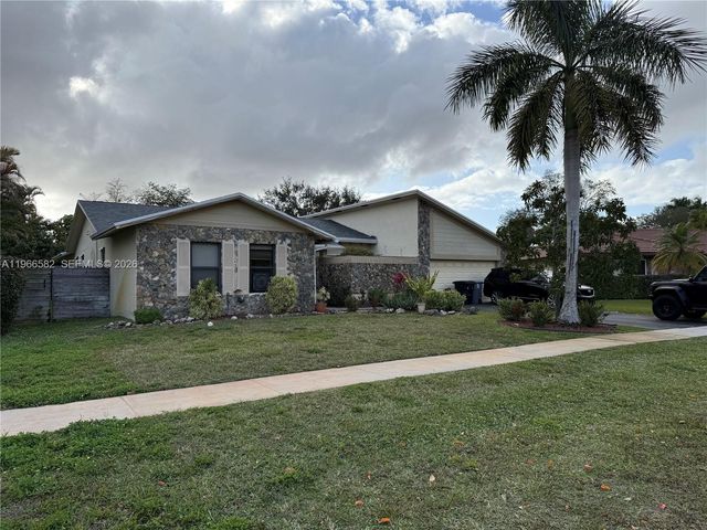 20888 Sugarloaf Ln, Boca Raton, FL 33428