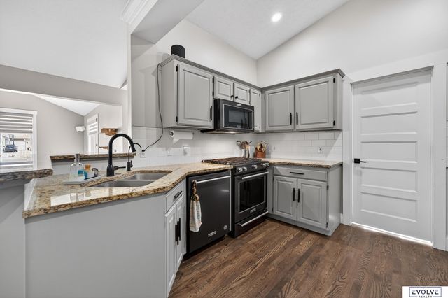 11884 Lewison Lane, Gretna, NE 68028