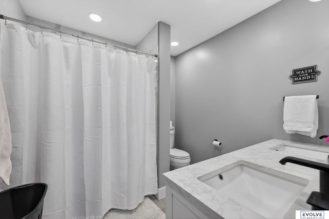 11884 Lewison Lane, Gretna, NE 68028