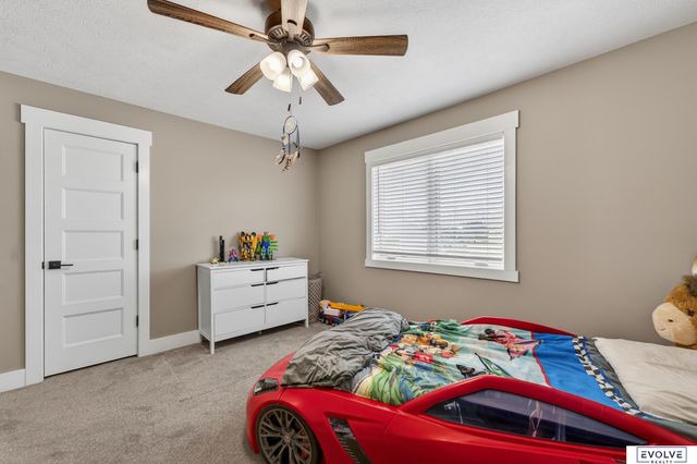 11884 Lewison Lane, Gretna, NE 68028