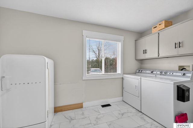 11884 Lewison Lane, Gretna, NE 68028