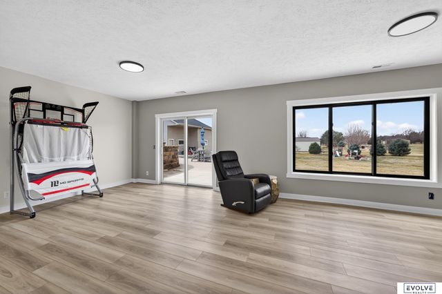 11884 Lewison Lane, Gretna, NE 68028