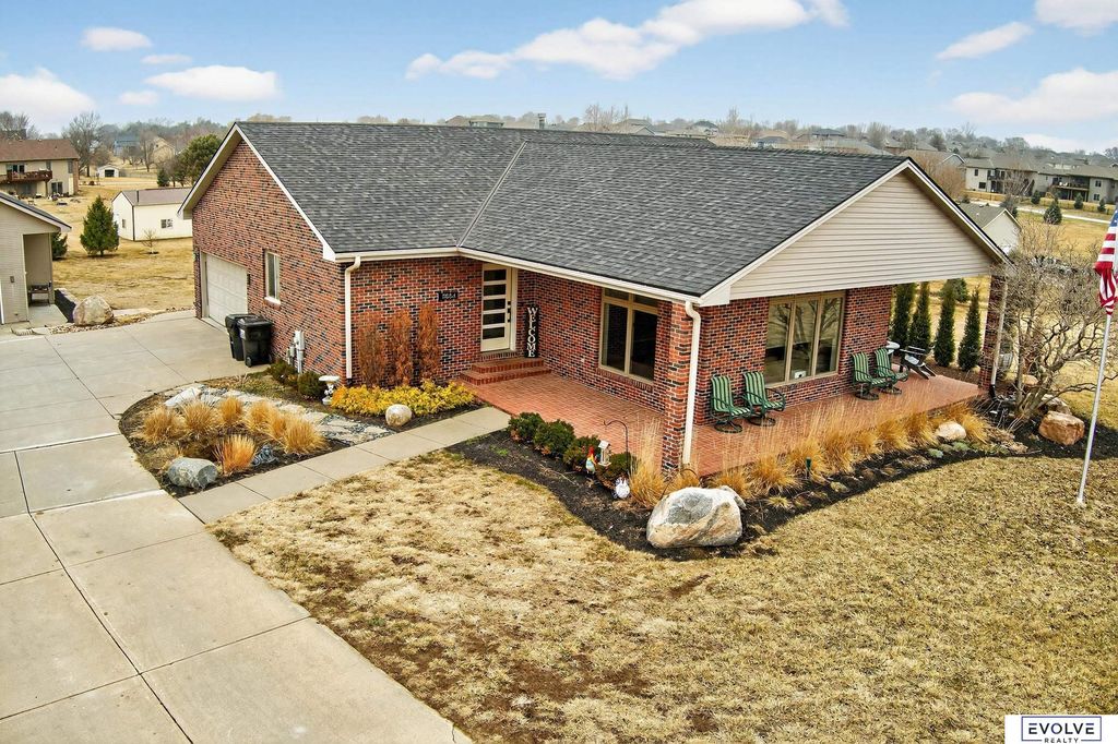 11884 Lewison Lane, Gretna, NE 68028