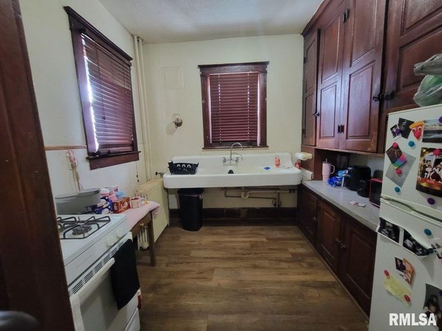 1102 E FRYE Street, Peoria, IL 61603