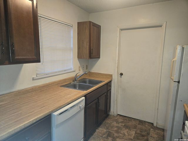 320 Station St Apt 101, Converse, TX 78109