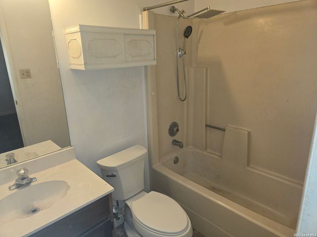 320 Station St Apt 101, Converse, TX 78109