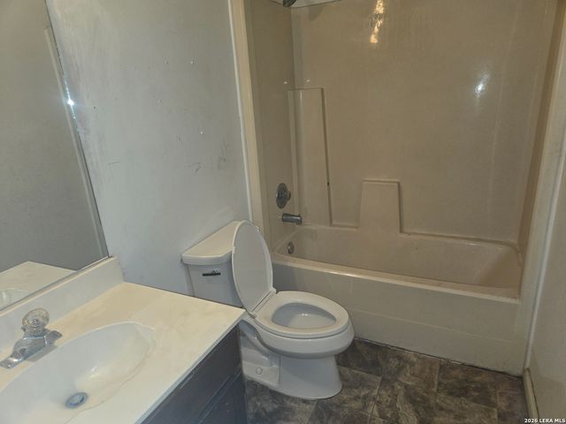 320 Station St Apt 101, Converse, TX 78109