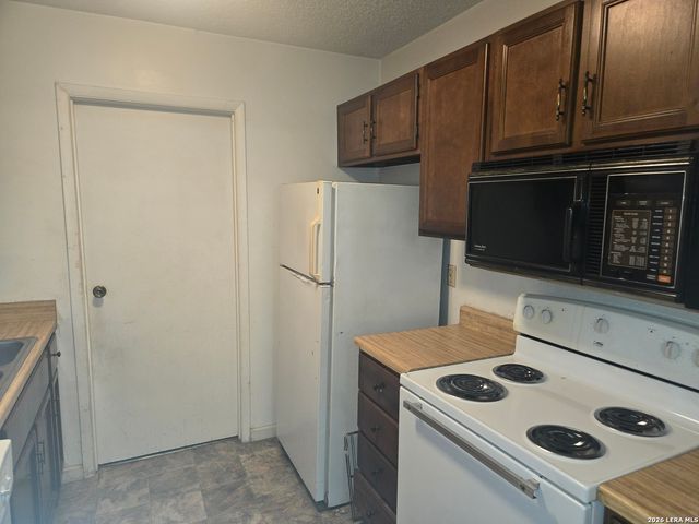 320 Station St Apt 101, Converse, TX 78109