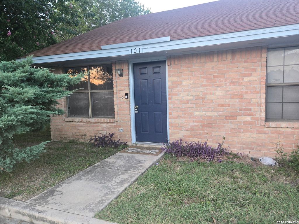320 Station St Apt 101, Converse, TX 78109