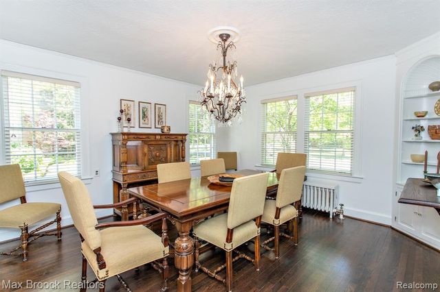 26255 Pembroke Road, Huntington Woods, MI 48070
