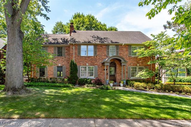 26255 Pembroke Road, Huntington Woods, MI 48070