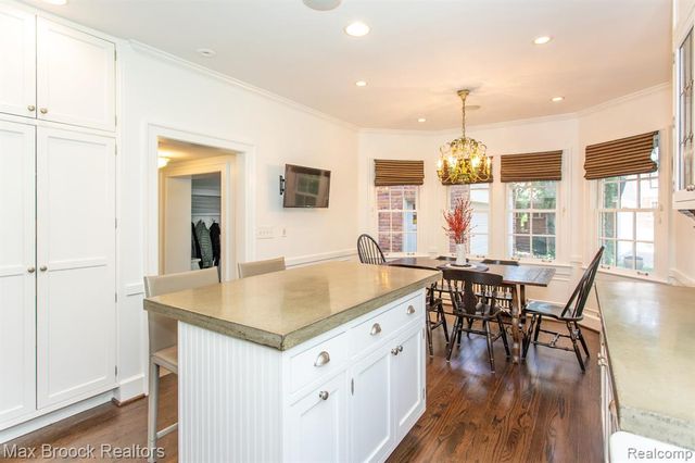 26255 Pembroke Road, Huntington Woods, MI 48070
