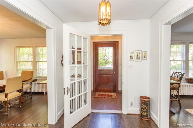 26255 Pembroke Road, Huntington Woods, MI 48070