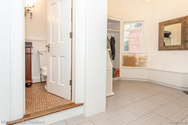 26255 Pembroke Road, Huntington Woods, MI 48070