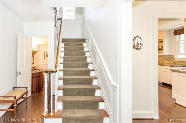 26255 Pembroke Road, Huntington Woods, MI 48070