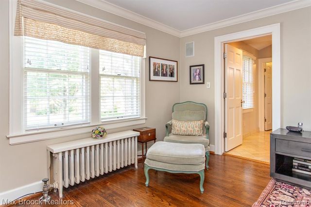 26255 Pembroke Road, Huntington Woods, MI 48070