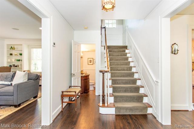 26255 Pembroke Road, Huntington Woods, MI 48070