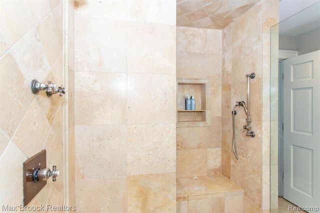 26255 Pembroke Road, Huntington Woods, MI 48070
