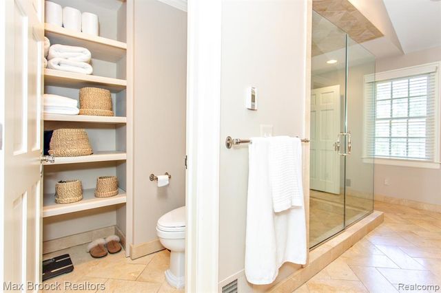 26255 Pembroke Road, Huntington Woods, MI 48070