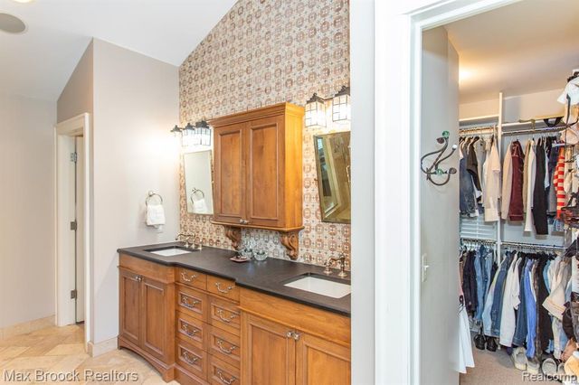 26255 Pembroke Road, Huntington Woods, MI 48070