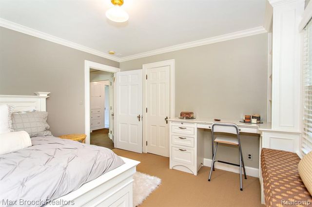 26255 Pembroke Road, Huntington Woods, MI 48070