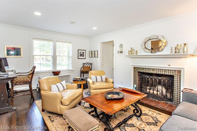26255 Pembroke Road, Huntington Woods, MI 48070