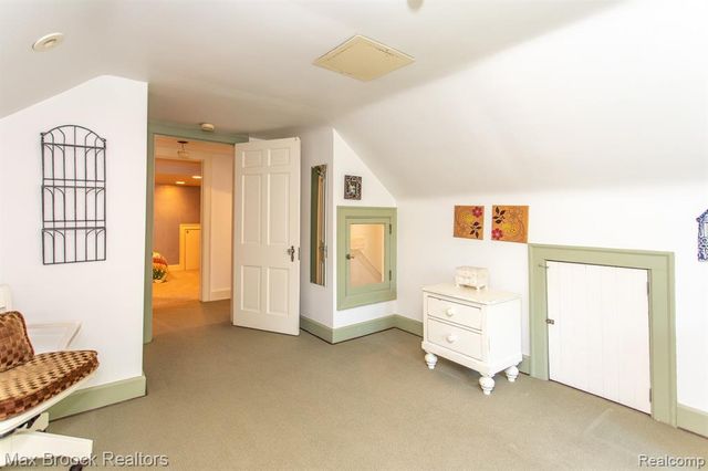 26255 Pembroke Road, Huntington Woods, MI 48070