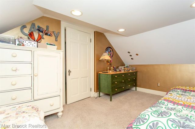 26255 Pembroke Road, Huntington Woods, MI 48070