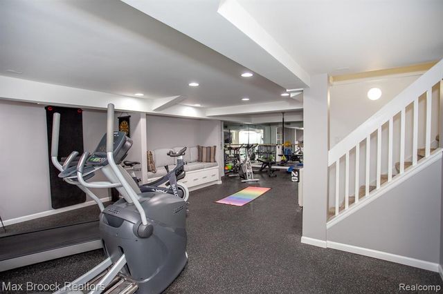 26255 Pembroke Road, Huntington Woods, MI 48070