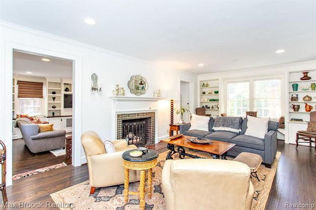 26255 Pembroke Road, Huntington Woods, MI 48070