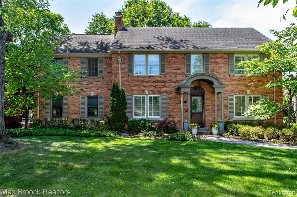 26255 Pembroke Road, Huntington Woods, MI 48070