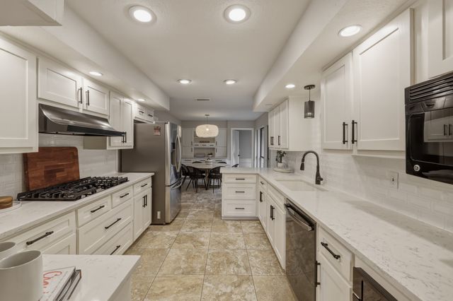 9510 Hill View Drive, Dallas, TX 75231