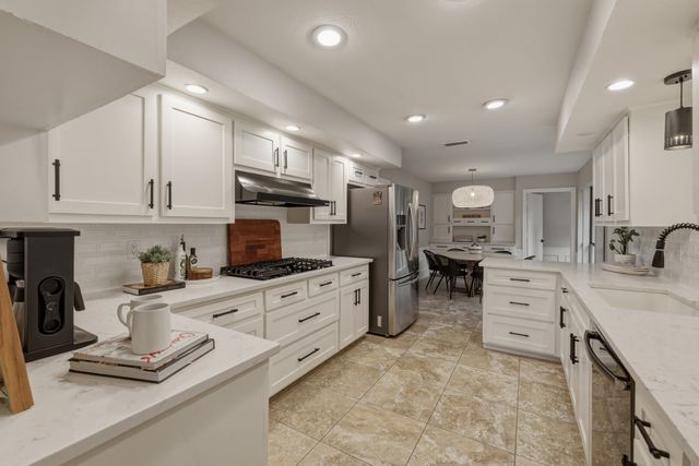 9510 Hill View Drive, Dallas, TX 75231