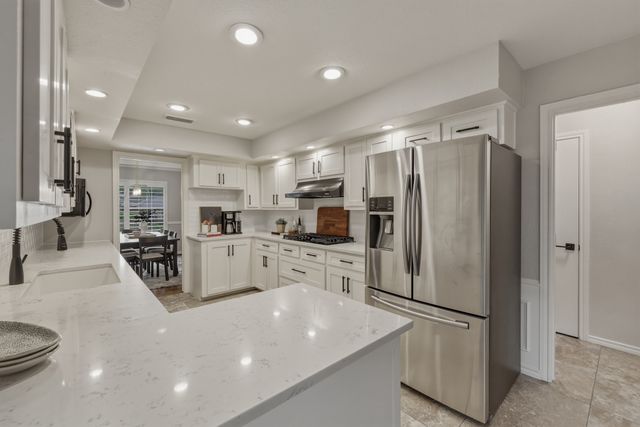 9510 Hill View Drive, Dallas, TX 75231