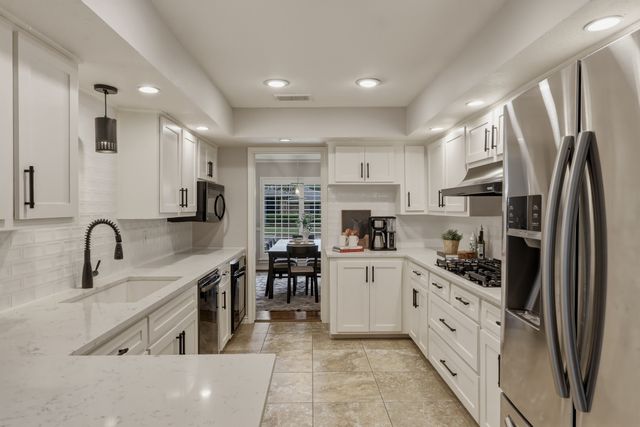 9510 Hill View Drive, Dallas, TX 75231