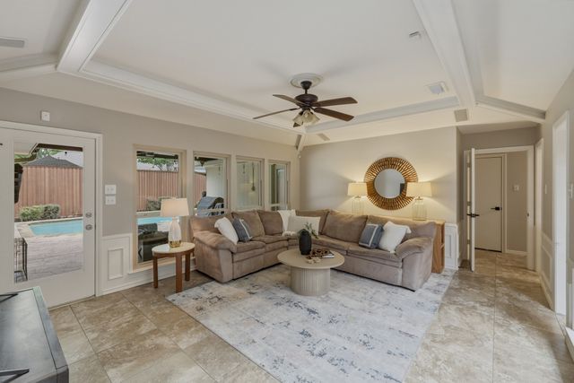 9510 Hill View Drive, Dallas, TX 75231